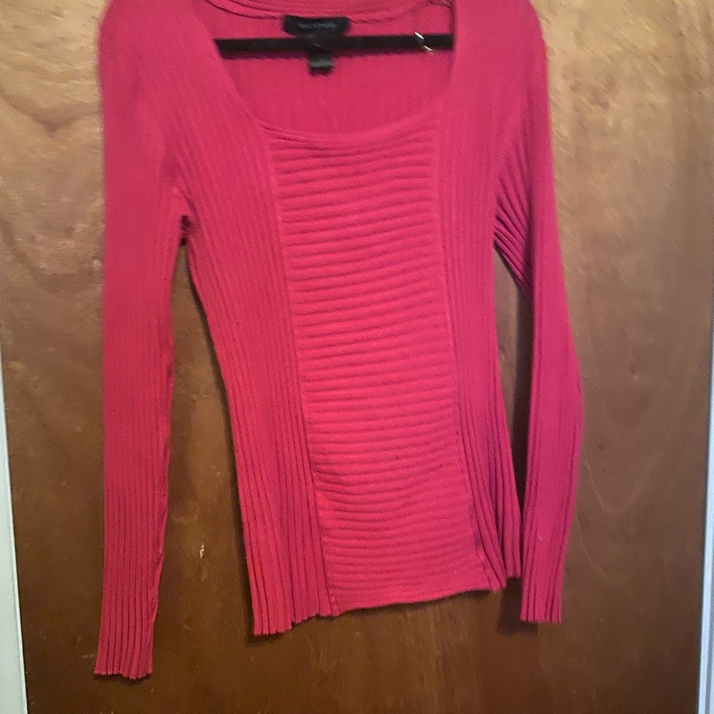 Pink fitted sweater